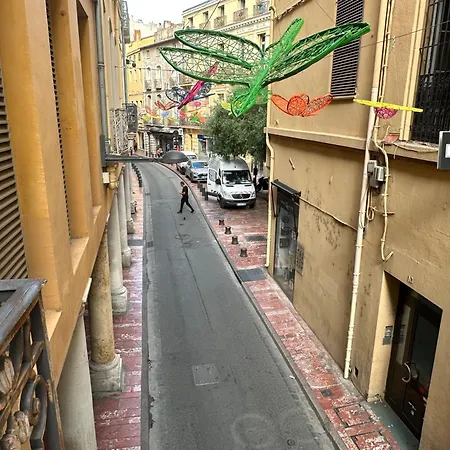 Au Coeur De *